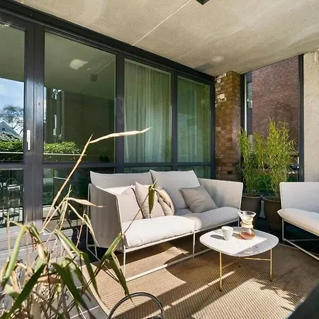 Modern & Spacious Apartment! In *