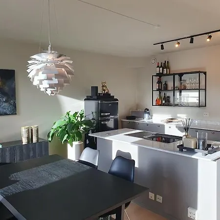 Modern & Spacious Apartment! In *
