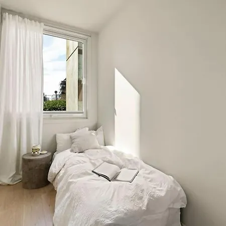 Modern & Spacious Apartment! In *