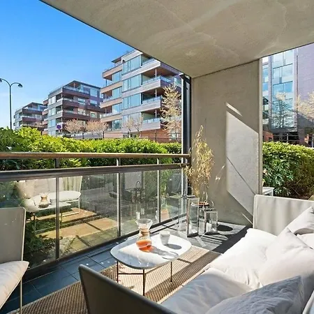 Modern & Spacious Apartment! In Lägenhet